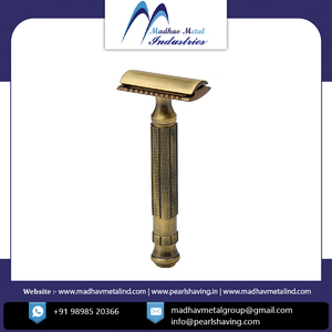 Maquinilla de Afeitar de Seguridad Ajustable para Hombre Pearl, Lista para Enviar, Modelo 2021, Doble Filo, Afeitado Clásico con Mango de Latón y Cuchillas de Acero Inoxidable - Product Image 2