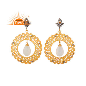 ต่างหูเพชรพลอยสีขาวเซอร์คอนทรงกลม ดีไซน์เก๋ ตัวเรือนเงินชุบทอง จากผู้ผลิตเครื่องประดับ - Product Image 1