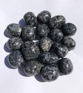 Cristales caídos de jaspe índigo Gabbru de merlinita tallada al por mayor para energía positiva equilibrio de Feng Shui y exhibición decorativa - Product Image 1