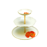 Support de gâteau en aluminium de conception antique en métal de bonne qualité pour les fêtes de mariage de fantaisie
