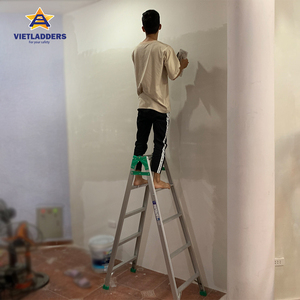 บันไดอลูมิเนียม VIETLADDERS ขนาด 6 ฟุต 6 ขั้น รับน้ำหนักได้ 150 กก. แบบพกพาสำหรับใช้ในบ้าน บันไดพับได้พร้อมกลไกการล็อคสีเขียว - Product Image 5