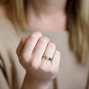 Venta al por mayor mejor amigo nombre inicial princesa corte rodio chapado Acero inoxidable personalizado grabado anillo envolvente para fiesta - Product Image 5