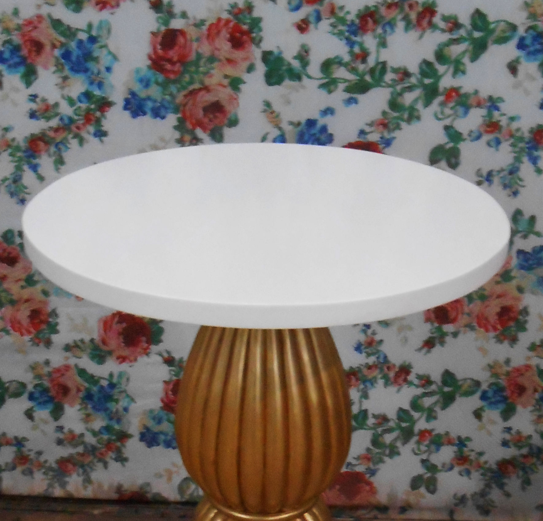 สีขาวและสีทอง