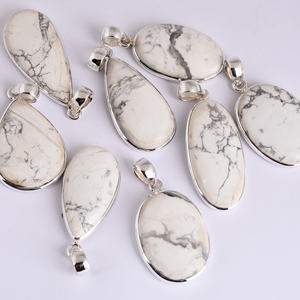 Belles pendentifs en Howlite blanche Design exclusif fait à la main Pierre naturelle Pendentifs de forme différente Pierre naturelle pour unisexe. - Product Image 2