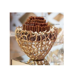 Bol décoratif en laiton au design avantageux, de la plus haute qualité, couleur or, pour servir des chocolats, best-seller - Product Image 3