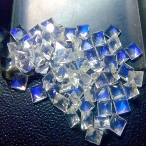 Pierre de lune arc-en-ciel naturelle carrée de 16mm prix d'usine en gros pierre précieuse en vrac de haute qualité | PIERRE DE LUNE ARC-EN-CIEL NATUREL | IGI - Product Image 2