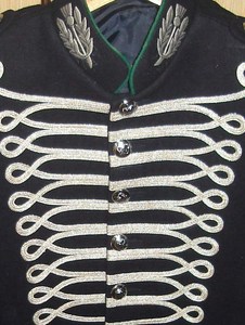 Tunique et pantalon de bande de flûte britannique Veste uniforme de fanfare Patch de broderie Style tactique Manteau anti-défilé Numéro de modèle OEM - Product Image 2