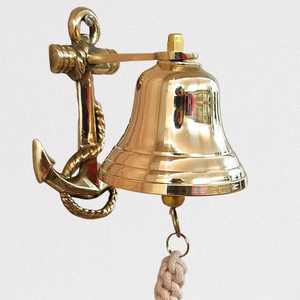 Cloche en laiton antique montée sur un socle en bois - Product Image 1