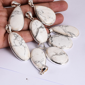 Belles pendentifs en Howlite blanche Design exclusif fait à la main Pierre naturelle Pendentifs de forme différente Pierre naturelle pour unisexe. - Product Image 4