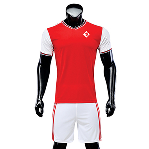 Uniformes de Fútbol Personalizados, Diseño Transpirable, 100% Poliéster, Servicio OEM, Color y Talla Personalizables, Uniforme de Fútbol Clásico para Hombre Adulto - Product Image 2