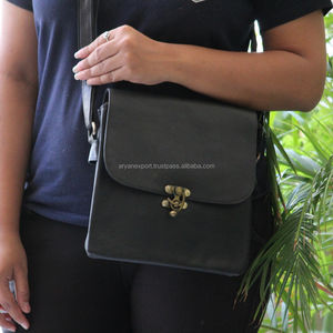 Sacs à main en cuir noir pour femmes, sac à bandoulière fait à la main - Product Image 1