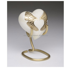 Ángel ala corazón urna con soporte - Product Image 1
