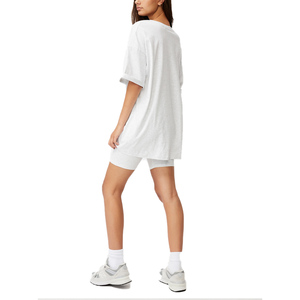 Camiseta de mujer OEM 100% algodón, con estampado gráfico blanco de Melanin Priceless, manga corta, elegante. - Product Image 2