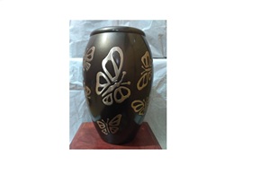 URNA DE CREMACIÓN PARA ADULTOS GRABADA DE NUEVO DISEÑO DE LATÓN SUMINISTROS FUNERARIOS Brassworld India / Japani Classic Urn - Product Image 5