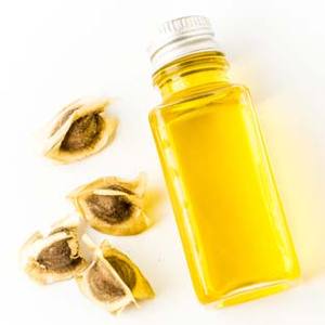 High Quality Cold Pressed <b>Moringa</b> Carrier Oil Liquid Formed from <b>Seeds</b> - Product Image 3