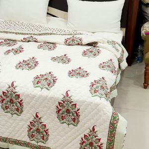 Juego de Colcha de Algodón Kantha Tejido Multicolor Personalizable con Diseño de Estampado de Bloques, 5 Piezas, Origen Jaipur - Product Image 1