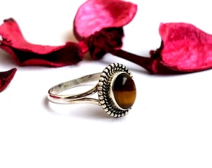 Anillo de declaración de piedras preciosas de ojo de tigre ovalado 6x8 Ajuste de bisel de plata esterlina 925 para aniversario - Product Image 1