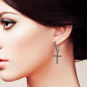 Boucles d'oreilles pendantes en argent 925 avec charme en forme de croix religieuse en diamant pavé naturel, vente en gros de bijoux - Product Image 3