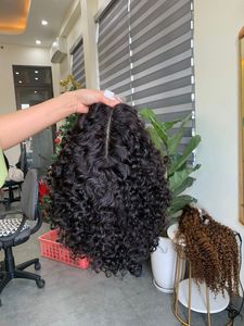 Perruque en cheveux humains bouclés avec dentelle frontale transparente, douce, à cuticules alignées, nœuds décolorés transparents, pré-épilée - Product Image 1
