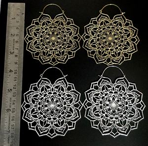 Pendientes de aro de estilo bohemio para mujer, color plateado y dorado liso, forma de flor, aro grande Jhumkas - Product Image 2