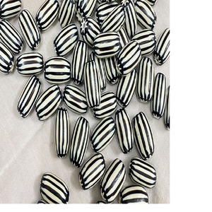 Fait sur mesure 15*20mm noir blanc Chevron perle de verre cristal de forme ovale pour les créateurs de bijoux ethniques pour les perles en vrac taille 2mm - Product Image 1