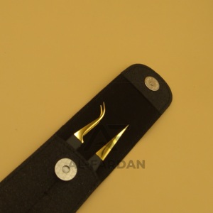 Pinzas japonesas para extensión de pestañas de acero inoxidable, punta recta curvada en J, Punta dorada negra mate para aplicación de volumen de pestañas - Product Image 6