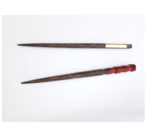 Bâtons de cheveux en résine et bois faits à la main Accessoire unique - Product Image 2