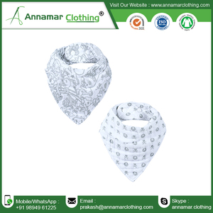 Bavoirs pour bébé en coton type bandana |   Bavoirs doux et lavables |   Bavoirs réutilisables pour l'alimentation |   Bébé en pyjama imprimé respirant et ajustable avec fermeture à pression - Product Image 4