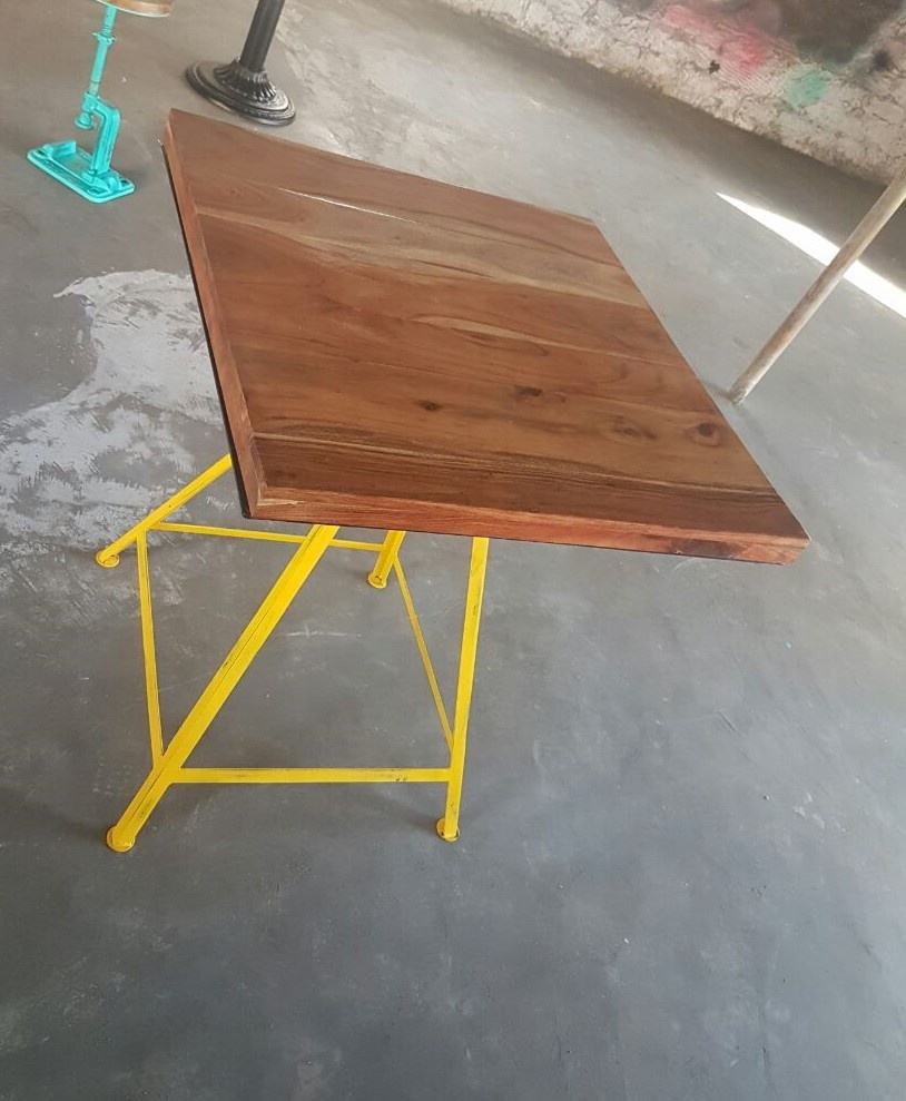 สีเหลือง