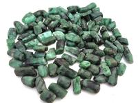 Pierre précieuse émeraude verte naturelle Forme inégale Rugueux Mai Pierre de naissance Fabrication de bijoux Belle pierre de Panna Effet optique étoile brute