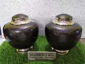 Urne funéraire en laiton violet faite à la main par BRASSWORLD INDIA Fournitures funéraires de qualité supérieure - Product Image 3