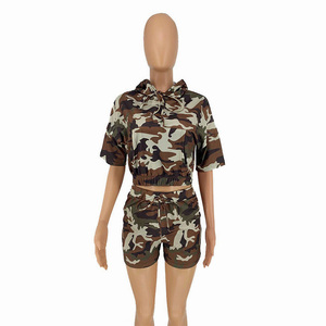 Ensemble de sport 2 pièces pour femme, haut court à capuche fantaisie de marque et short à séchage rapide, idéal pour la mode estivale en extérieur - Product Image 1