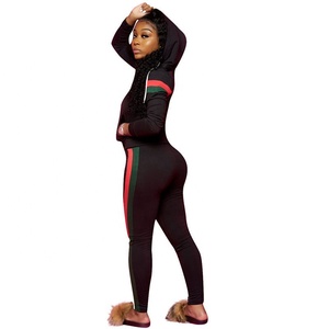 Conjunto Deportivo de Felpa Personalizado para Mujer, Corte Ajustado, de Alta Calidad, Cálido e Informal, con Logotipo Bordado - Product Image 4